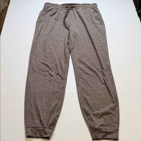 Lululemon Soft Jersey Classic-Fit Mid-Rise Jogger
Style LW5GCSS - Picture 1 of 6